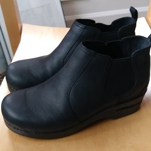 Dansko Frankie Oiled Leather Bootie Black 39